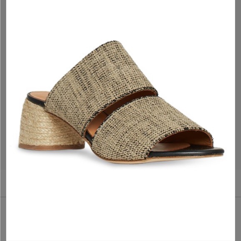 Andre Assous sandals